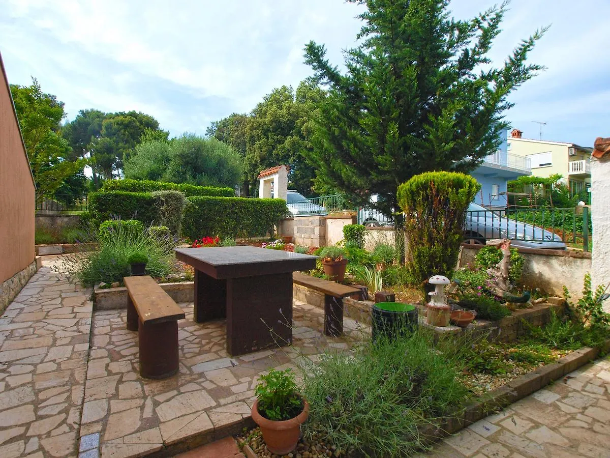 Apartments Davor 1676 Banjole Croatia