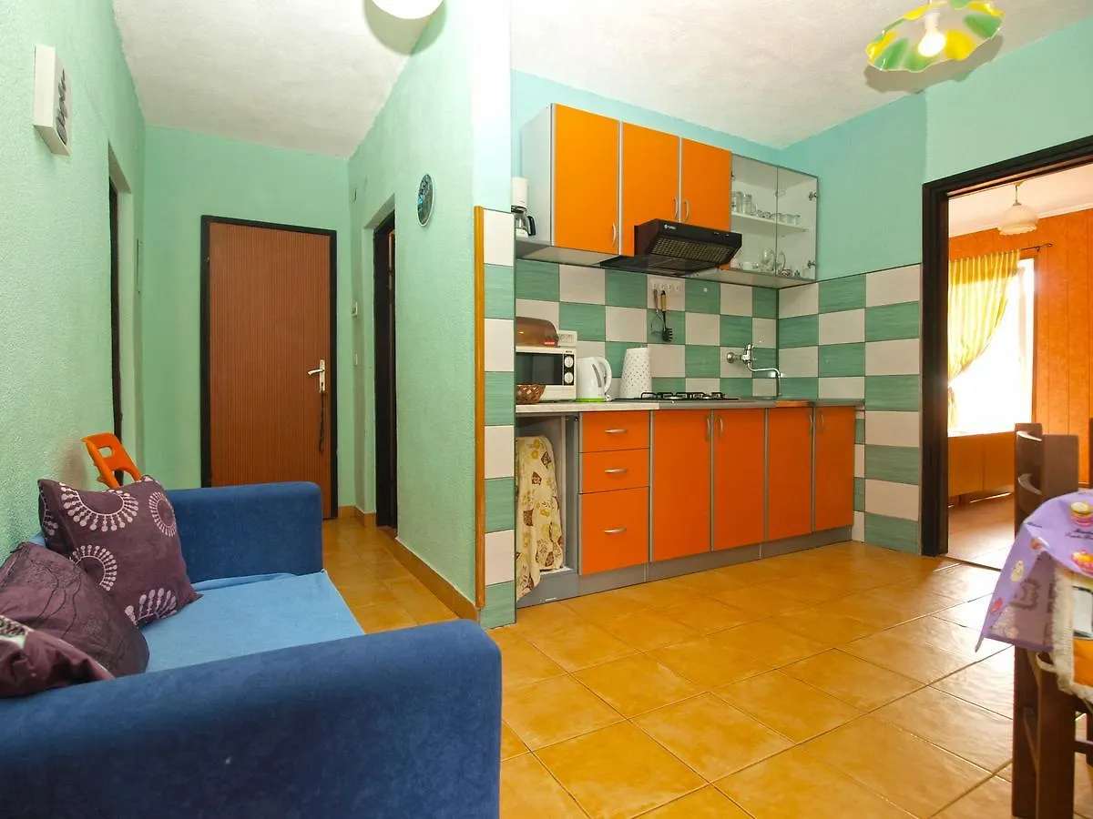 Apartments Davor 1676 Banjole